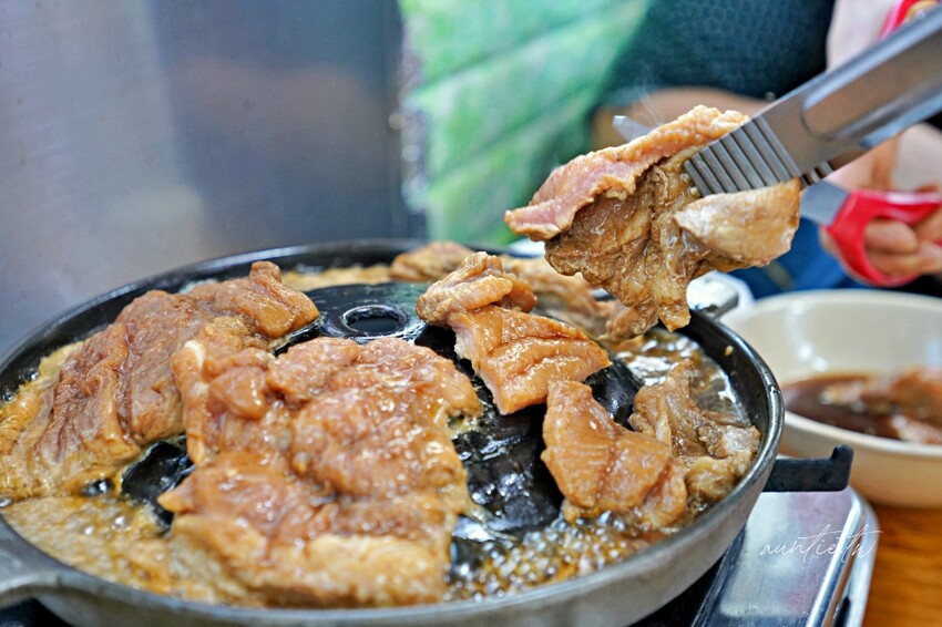 韓國【韓國】水原美食｜明城排骨，長安門旁水原必吃水原排骨，甜鹹軟嫩烤排骨