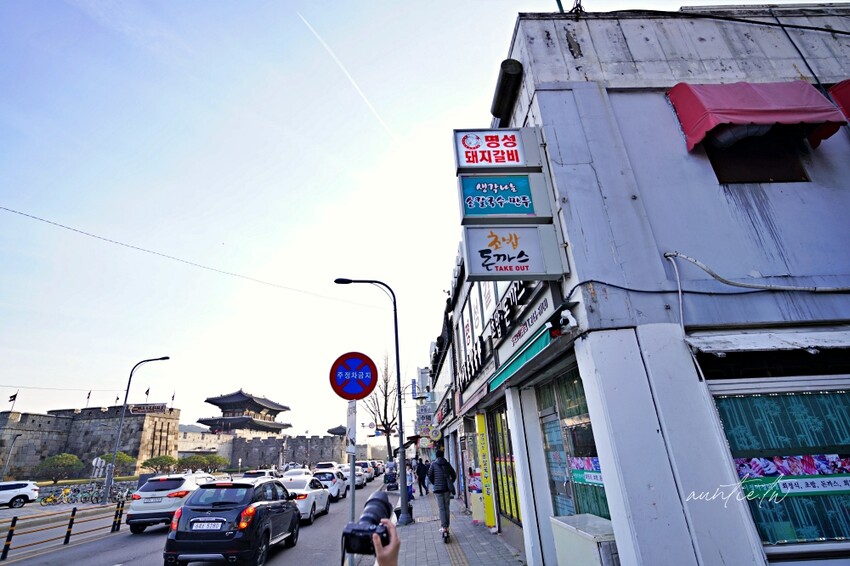 韓國【韓國】水原美食｜明城排骨，長安門旁水原必吃水原排骨，甜鹹軟嫩烤排骨