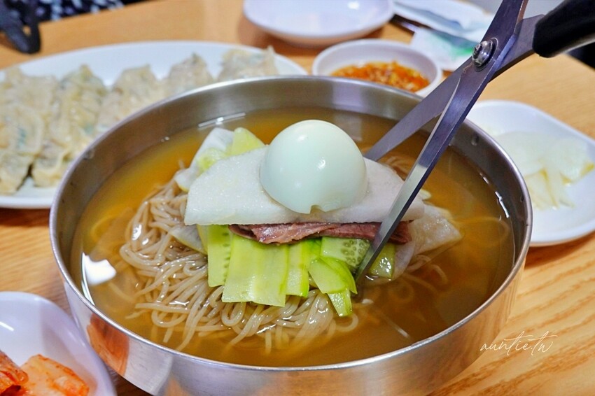 韓國【首爾】祭基洞站｜京東市場平壤冷麵，清爽冷麵，大顆飽滿夠味餃子