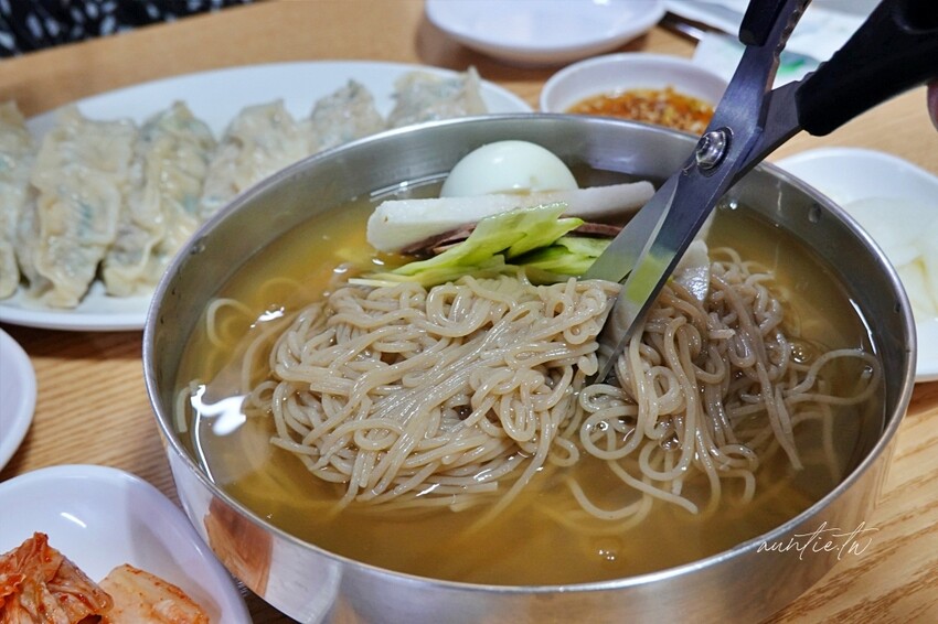 韓國【首爾】祭基洞站｜京東市場平壤冷麵，清爽冷麵，大顆飽滿夠味餃子