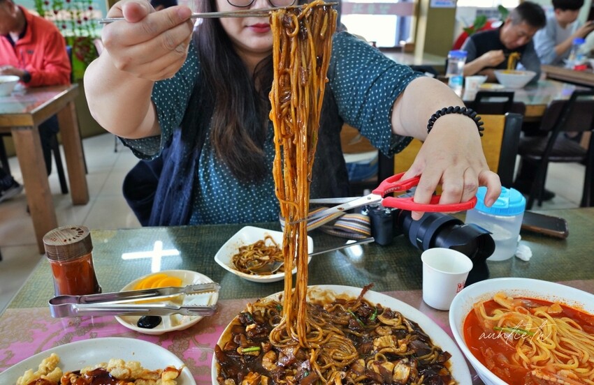 韓國【韓國】水原美食|雙龍閣 쌍용각 韓式炸醬麵、糖醋肉,在地人滿滿水原美食