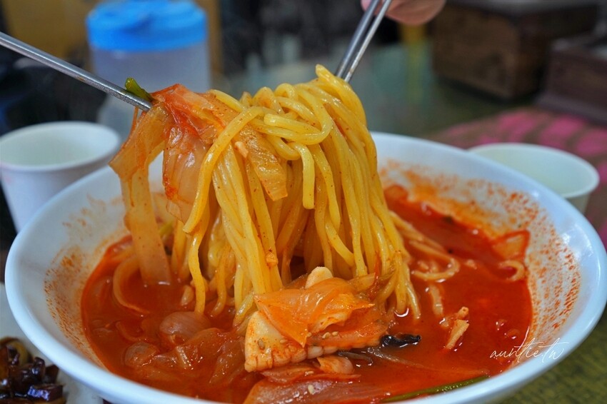 韓國【韓國】水原美食|雙龍閣 쌍용각 韓式炸醬麵、糖醋肉,在地人滿滿水原美食