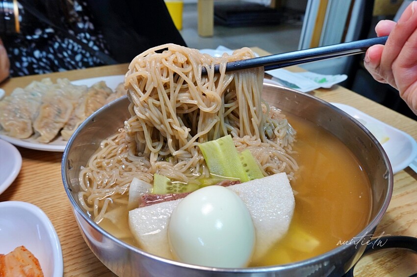 韓國【首爾】祭基洞站｜京東市場平壤冷麵，清爽冷麵，大顆飽滿夠味餃子