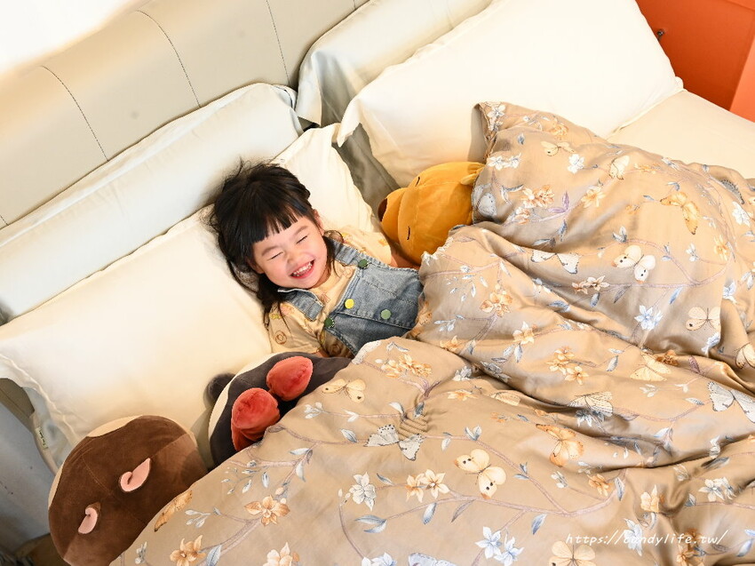 嘉義市東區皮爾卡登寢具文創園區｜嘉義免費景點推薦！千坪倉庫，在地經營國際品牌，高CP值寢具通通有，停車超方便