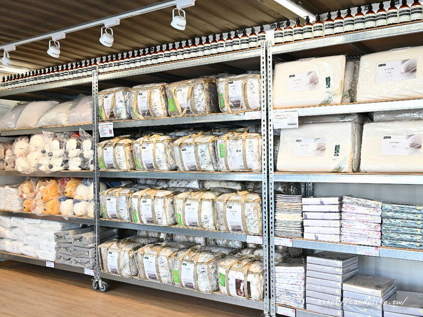 嘉義市東區皮爾卡登寢具文創園區｜嘉義免費景點推薦！千坪倉庫，在地經營國際品牌，高CP值寢具通通有，停車超方便