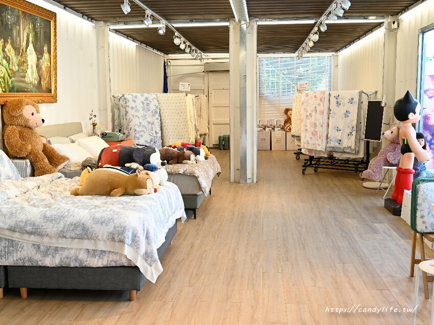 嘉義市東區皮爾卡登寢具文創園區｜嘉義免費景點推薦！千坪倉庫，在地經營國際品牌，高CP值寢具通通有，停車超方便