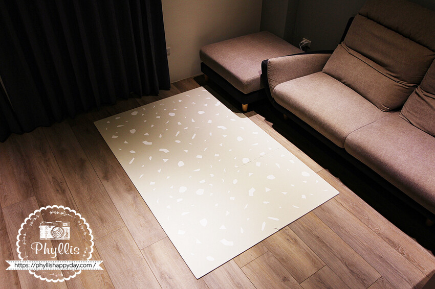 『Playzu 歐美設計無毒巧拼地墊』育兒好物嚴選｜簡約美學與安全性的完美結合｜幫小寶貝打造時尚與安全的空間｜兒童巧拼地墊｜寶寶爬行墊｜遊戲地墊 - 相片中的菲莉絲