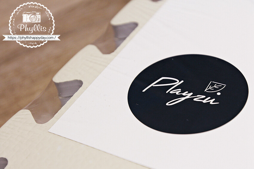 『Playzu 歐美設計無毒巧拼地墊』育兒好物嚴選｜簡約美學與安全性的完美結合｜幫小寶貝打造時尚與安全的空間｜兒童巧拼地墊｜寶寶爬行墊｜遊戲地墊 - 相片中的菲莉絲