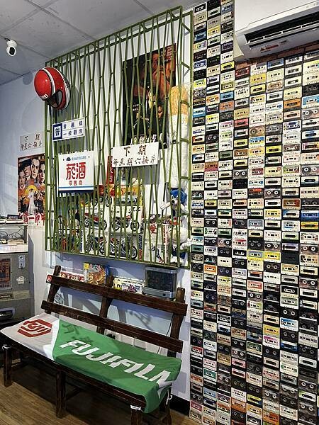 台南市中西區【台南中西區】衝極商店～好像時光倒轉的復古空間，重溫時代的眼淚，還有很多有趣可愛的小物飾品可以買喔！