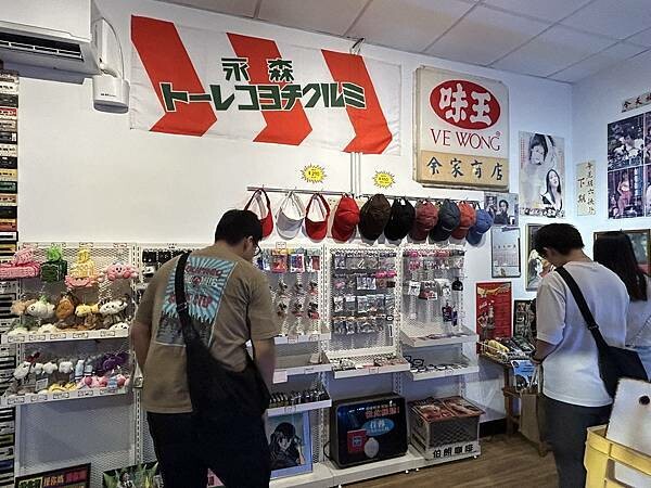 台南市中西區【台南中西區】衝極商店～好像時光倒轉的復古空間，重溫時代的眼淚，還有很多有趣可愛的小物飾品可以買喔！