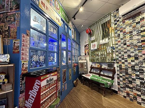 台南市中西區【台南中西區】衝極商店～好像時光倒轉的復古空間，重溫時代的眼淚，還有很多有趣可愛的小物飾品可以買喔！