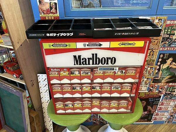 台南市中西區【台南中西區】衝極商店～好像時光倒轉的復古空間，重溫時代的眼淚，還有很多有趣可愛的小物飾品可以買喔！