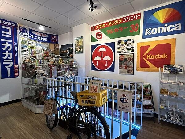 台南市中西區【台南中西區】衝極商店～好像時光倒轉的復古空間，重溫時代的眼淚，還有很多有趣可愛的小物飾品可以買喔！