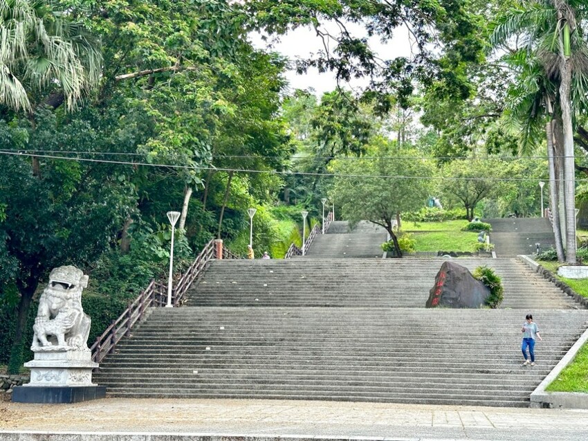 高雄市旗山區高雄景點美食分享|旗山美濃半日遊|旗山老街超好逛.動輒50年旗山美食小吃老店.旗山香蕉伴手禮必買！