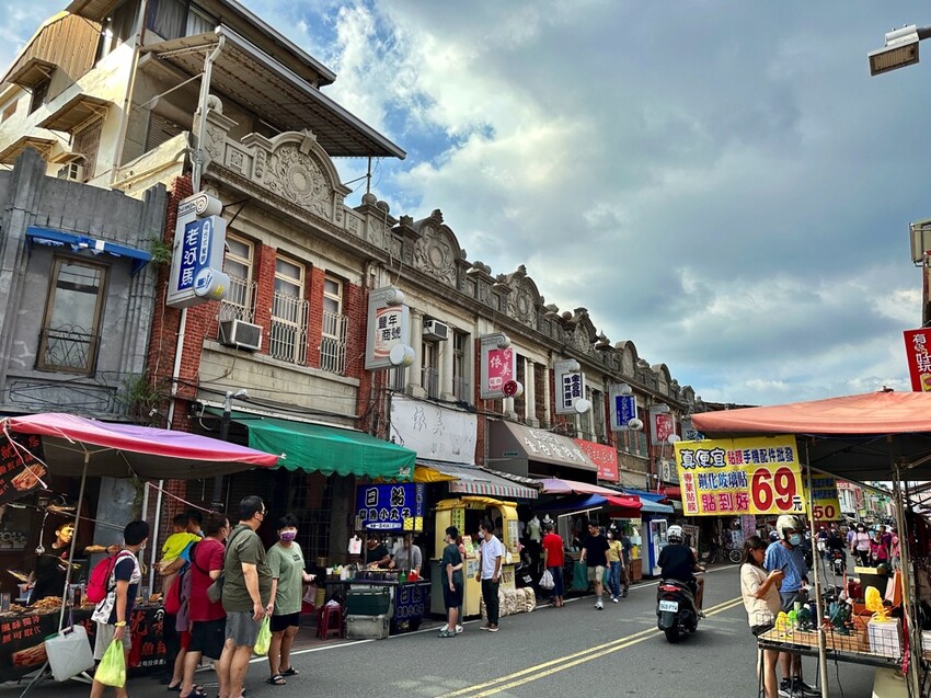 高雄市旗山區高雄景點美食分享|旗山美濃半日遊|旗山老街超好逛.動輒50年旗山美食小吃老店.旗山香蕉伴手禮必買！