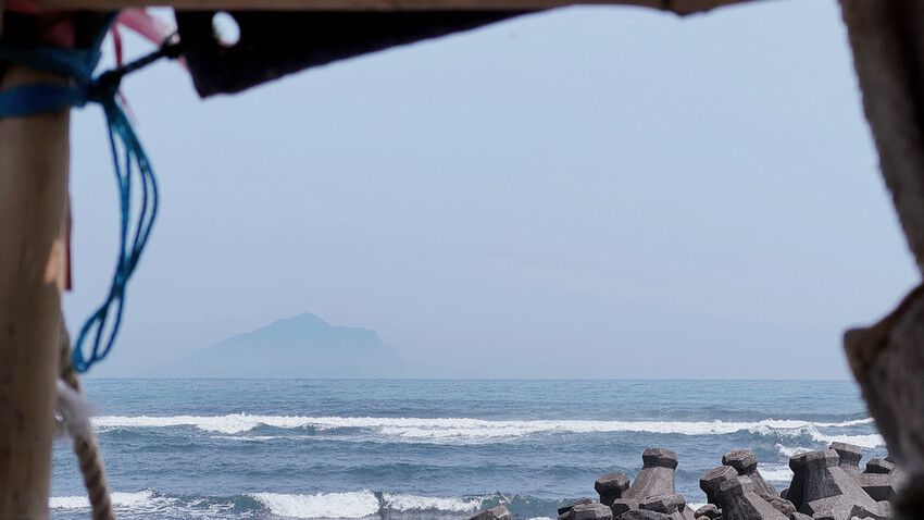 宜蘭縣頭城鎮403地震後的龜山島龜首沒斷，原來只是微整形，微浪漫的竹安海堤