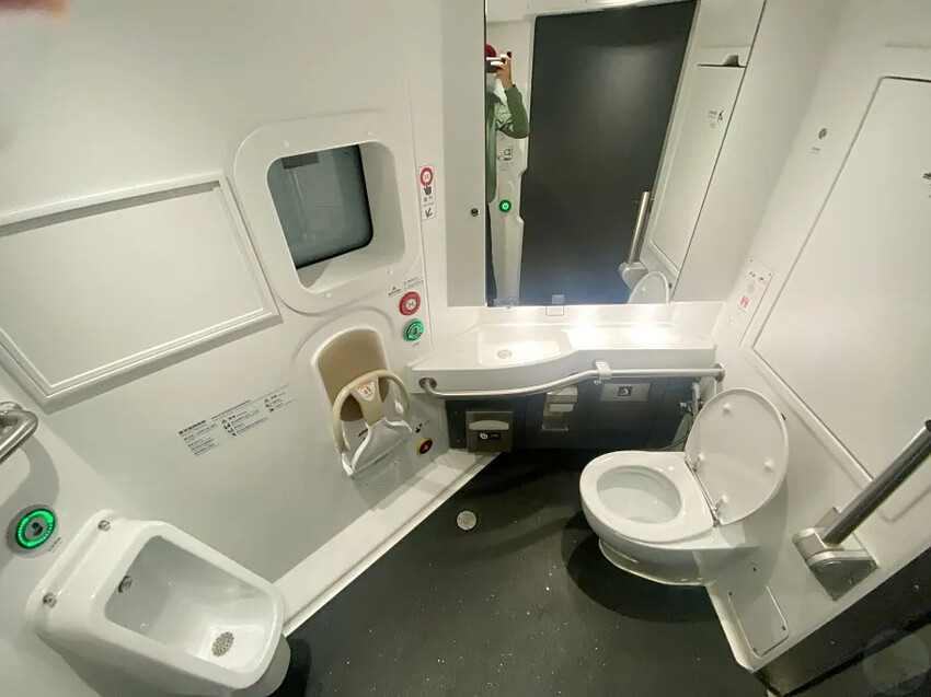 台北市中正區台鐵EMU3000｜黑白列車，新自強騰雲座艙初體驗，訂票懶人包