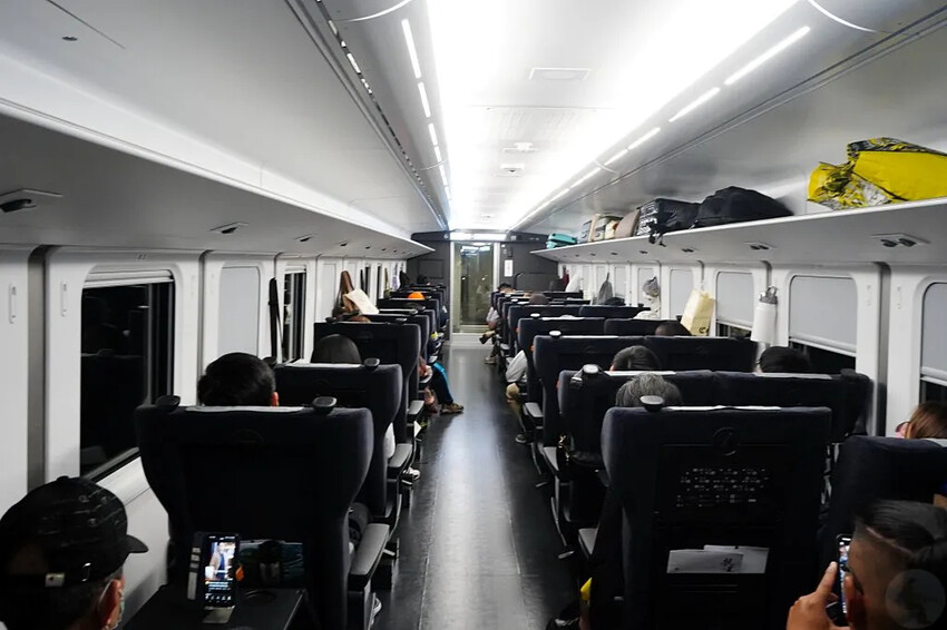 台北市中正區台鐵EMU3000｜黑白列車，新自強騰雲座艙初體驗，訂票懶人包