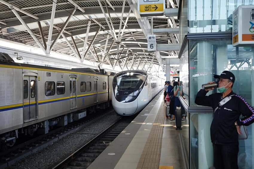 台北市中正區台鐵EMU3000｜黑白列車，新自強騰雲座艙初體驗，訂票懶人包