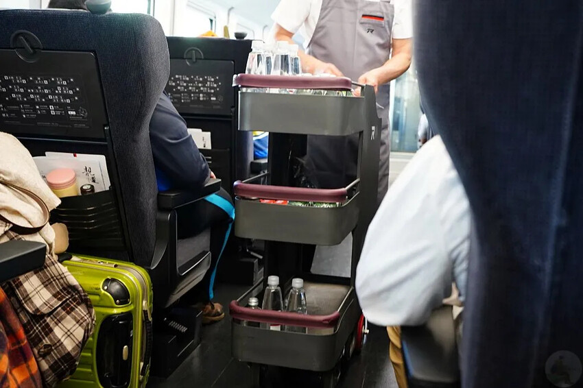 台北市中正區台鐵EMU3000｜黑白列車，新自強騰雲座艙初體驗，訂票懶人包