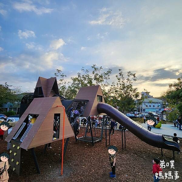 高雄市旗山區【高雄‧旗山】旗山特色遊戲場│山丘意象、香蕉也來了!滑步車步道、沙池、彈簧床，來旗山必玩!