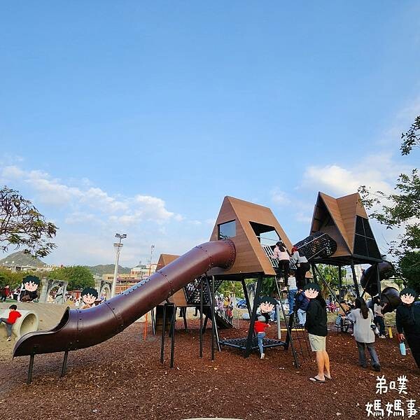 高雄市旗山區【高雄‧旗山】旗山特色遊戲場│山丘意象、香蕉也來了!滑步車步道、沙池、彈簧床，來旗山必玩!