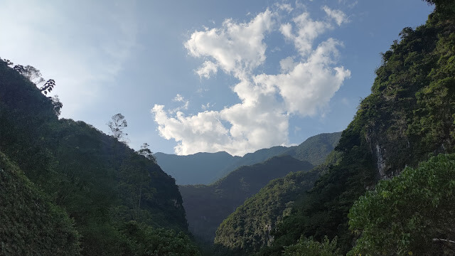中橫公路 - 砂卡礑步道 (停車場) 中橫公路 - 砂卡礑步道 (停車場)