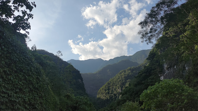 中橫公路 - 砂卡礑步道 (停車場) 中橫公路 - 砂卡礑步道 (停車場)