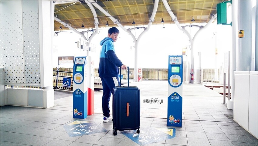 旅遊必備行李箱：Acer全新墨爾本PLUS拉鍊行李箱，時尚奶油白和神秘質感黑，讓你出行更時尚舒適