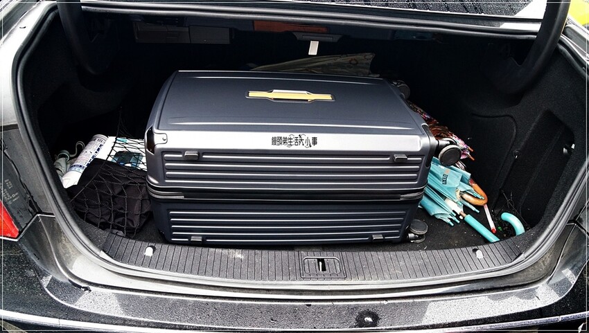 旅遊必備行李箱：Acer全新墨爾本PLUS拉鍊行李箱，時尚奶油白和神秘質感黑，讓你出行更時尚舒適