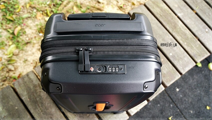 旅遊必備行李箱：Acer全新墨爾本PLUS拉鍊行李箱，時尚奶油白和神秘質感黑，讓你出行更時尚舒適
