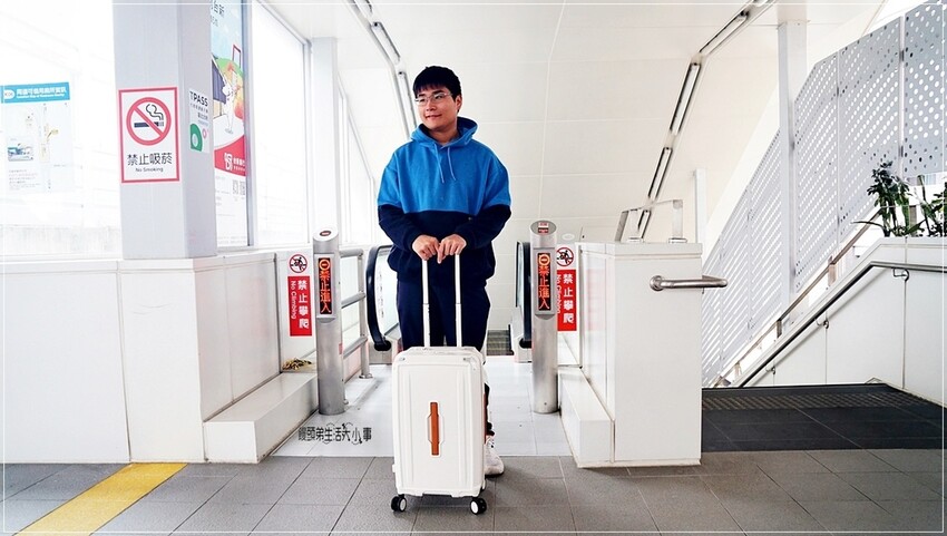 旅遊必備行李箱：Acer全新墨爾本PLUS拉鍊行李箱，時尚奶油白和神秘質感黑，讓你出行更時尚舒適