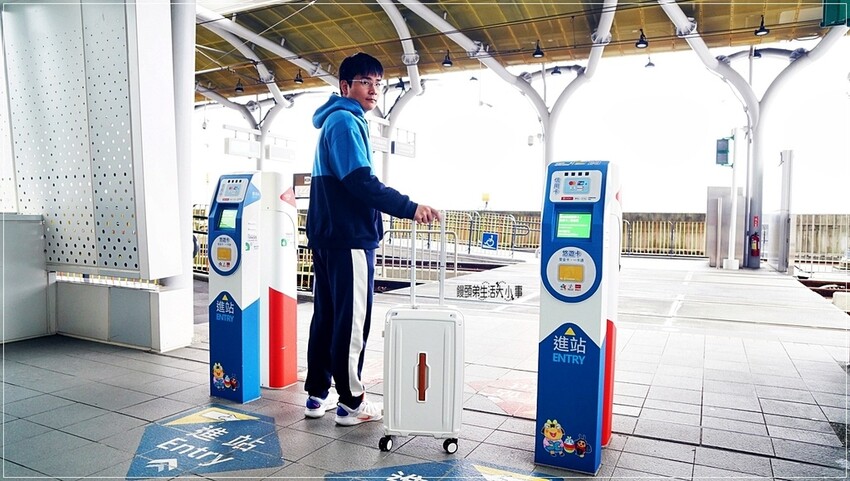 旅遊必備行李箱：Acer全新墨爾本PLUS拉鍊行李箱，時尚奶油白和神秘質感黑，讓你出行更時尚舒適