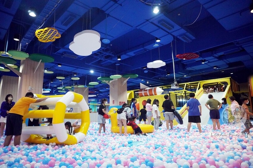 台中市大里區達克比來台中囉!!體驗達克比辦案巨型草叢大冒險,還有故事分享會可以同樂喔!台中活動|大里藝術廣場 Dali Ar