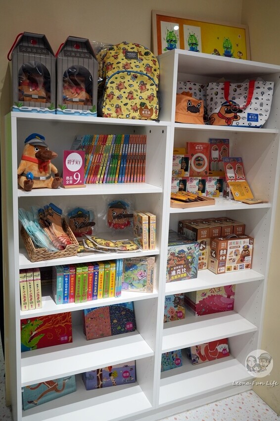 台中市大里區達克比來台中囉!!體驗達克比辦案巨型草叢大冒險,還有故事分享會可以同樂喔!台中活動|大里藝術廣場 Dali Ar