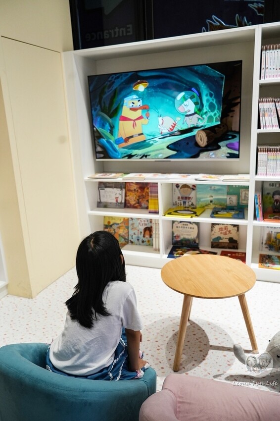 台中市大里區達克比來台中囉!!體驗達克比辦案巨型草叢大冒險,還有故事分享會可以同樂喔!台中活動|大里藝術廣場 Dali Ar