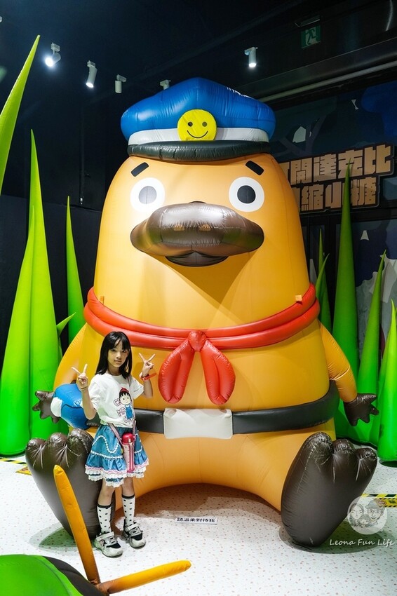 台中市大里區達克比來台中囉!!體驗達克比辦案巨型草叢大冒險,還有故事分享會可以同樂喔!台中活動|大里藝術廣場 Dali Ar