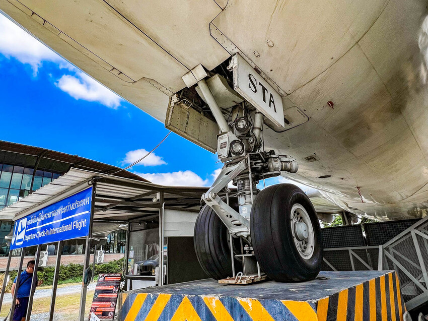 泰國747 CAFE BANGKOK｜有錢就是任性！直接拉一台747飛機來開咖啡廳