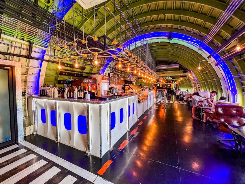 泰國747 CAFE BANGKOK｜有錢就是任性！直接拉一台747飛機來開咖啡廳