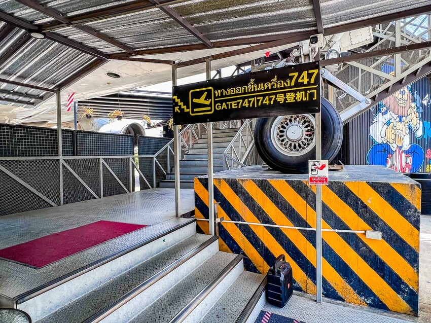 泰國747 CAFE BANGKOK｜有錢就是任性！直接拉一台747飛機來開咖啡廳