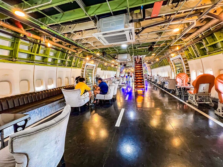 泰國747 CAFE BANGKOK｜有錢就是任性！直接拉一台747飛機來開咖啡廳