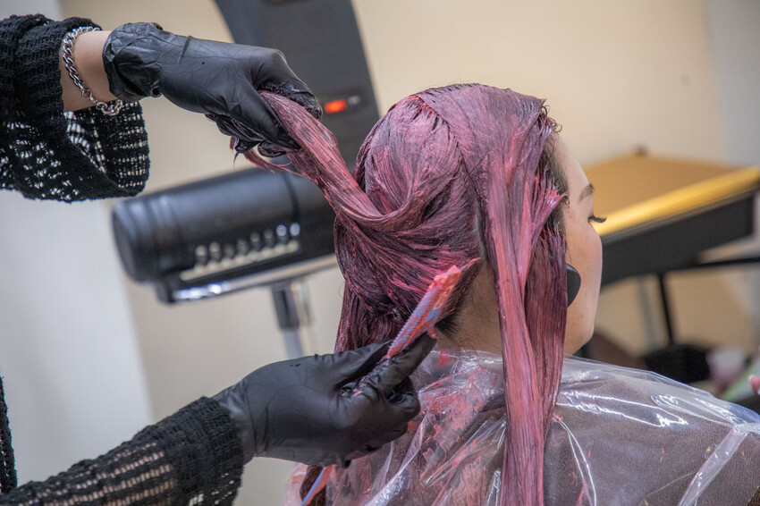 台北平價染髮推薦｜網美必染顯白韓流色系｜大安區職人髮型設計尤拿Una