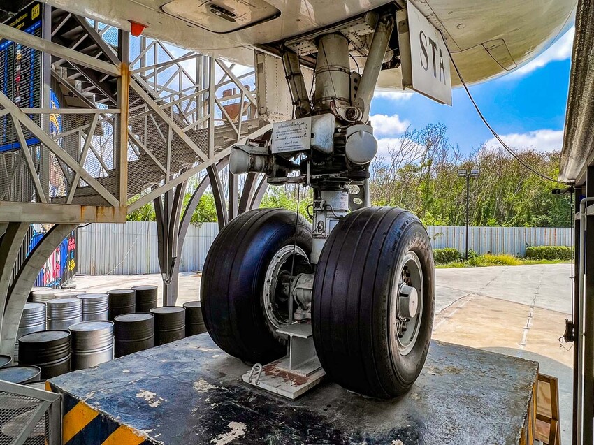 泰國747 CAFE BANGKOK｜有錢就是任性！直接拉一台747飛機來開咖啡廳