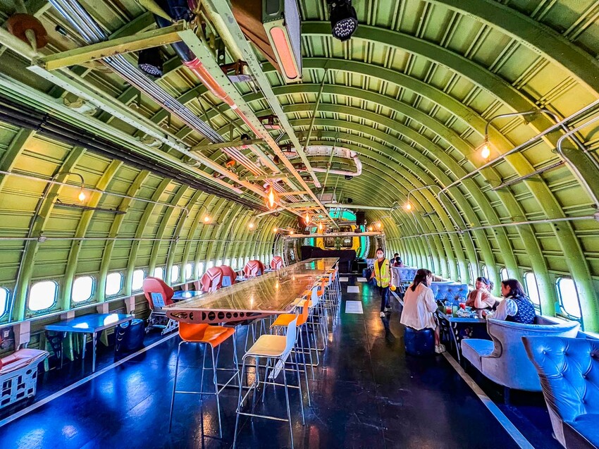 泰國747 CAFE BANGKOK｜有錢就是任性！直接拉一台747飛機來開咖啡廳