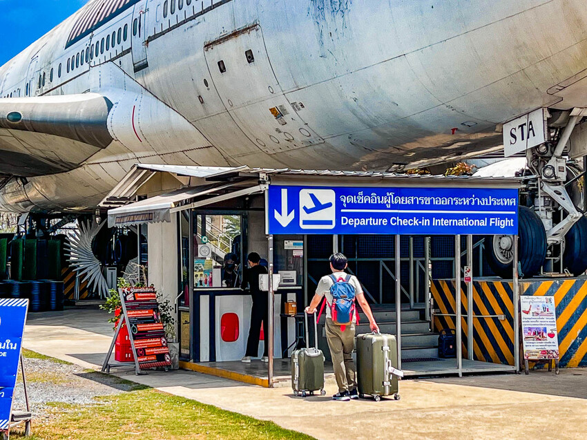 泰國747 CAFE BANGKOK｜有錢就是任性！直接拉一台747飛機來開咖啡廳