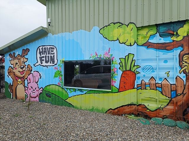 宜蘭縣礁溪鄉柯爺爺農場 | 宜蘭親子景點．近距離接觸小動物．免費變裝打卡趣．寵物友善園區