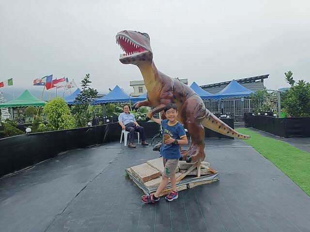 宜蘭縣礁溪鄉柯爺爺農場 | 宜蘭親子景點．近距離接觸小動物．免費變裝打卡趣．寵物友善園區