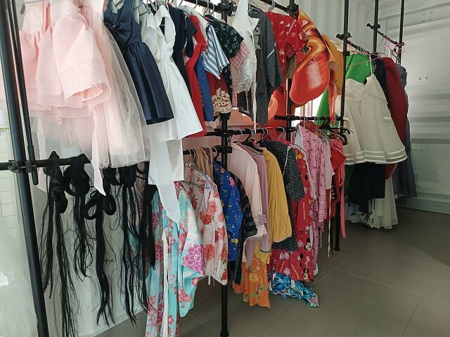 宜蘭縣礁溪鄉柯爺爺農場 | 宜蘭親子景點．近距離接觸小動物．免費變裝打卡趣．寵物友善園區