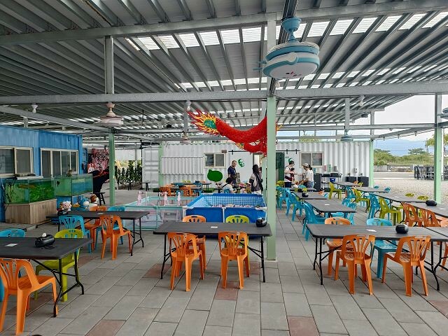 宜蘭縣礁溪鄉柯爺爺農場 | 宜蘭親子景點．近距離接觸小動物．免費變裝打卡趣．寵物友善園區