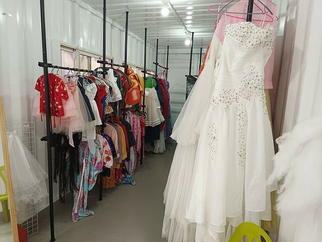 宜蘭縣礁溪鄉柯爺爺農場 | 宜蘭親子景點．近距離接觸小動物．免費變裝打卡趣．寵物友善園區